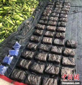 图为荆州警方缴获的28公斤毒品。荆州市公安局供图